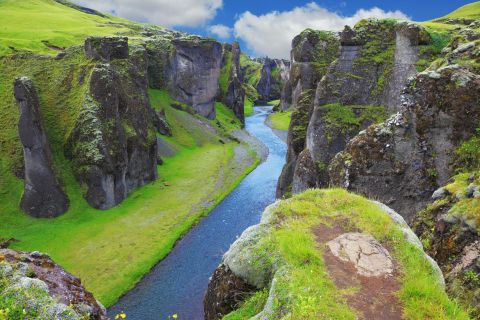 Fjadrargljufur Canyon, Iceland © Shutterstock